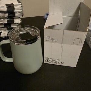 Simple Modern Insulated 12oz Mug, Green With Flip Lid.